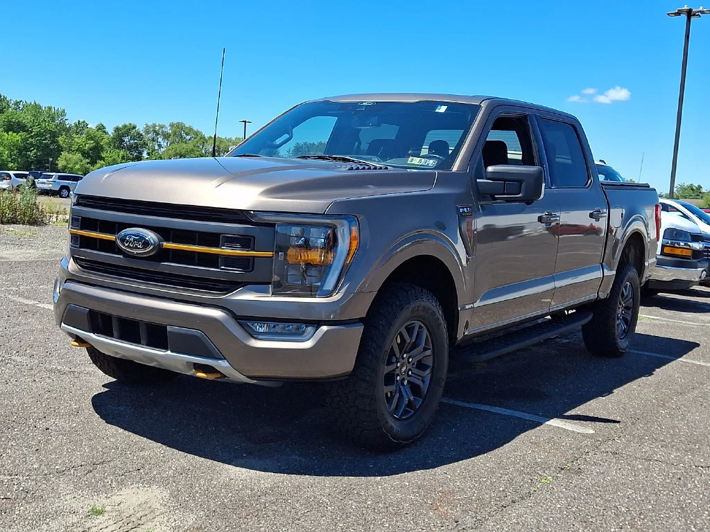 Used 2022  Ford XL image 5
