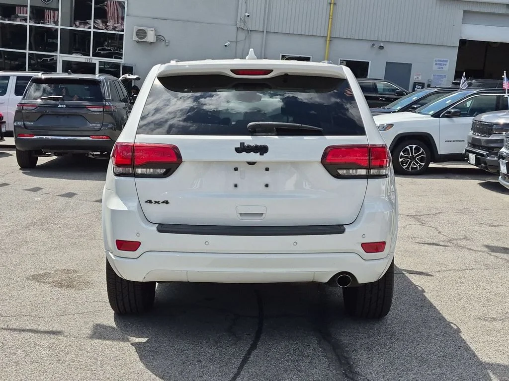 Used 2018 White Jeep Altitude image 6