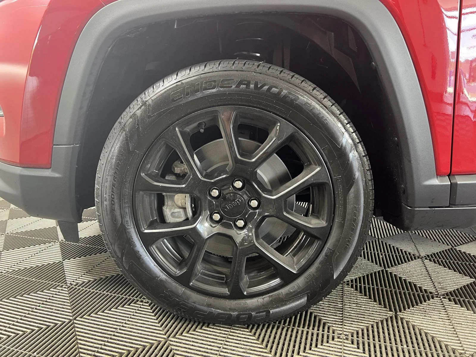 Used 2023  Jeep Altitude image 31