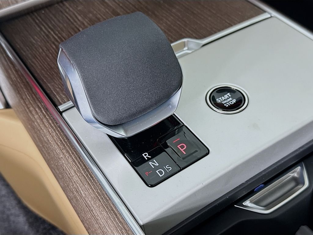 New 2026 Fuji White LAND ROVER SE image 18