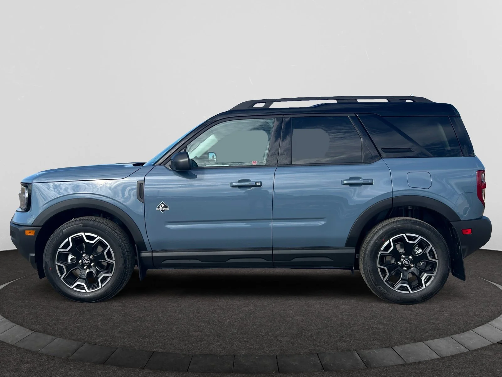 New 2026 Azure Grey Metallic Tri-Coat Ford Outer Banks image 2