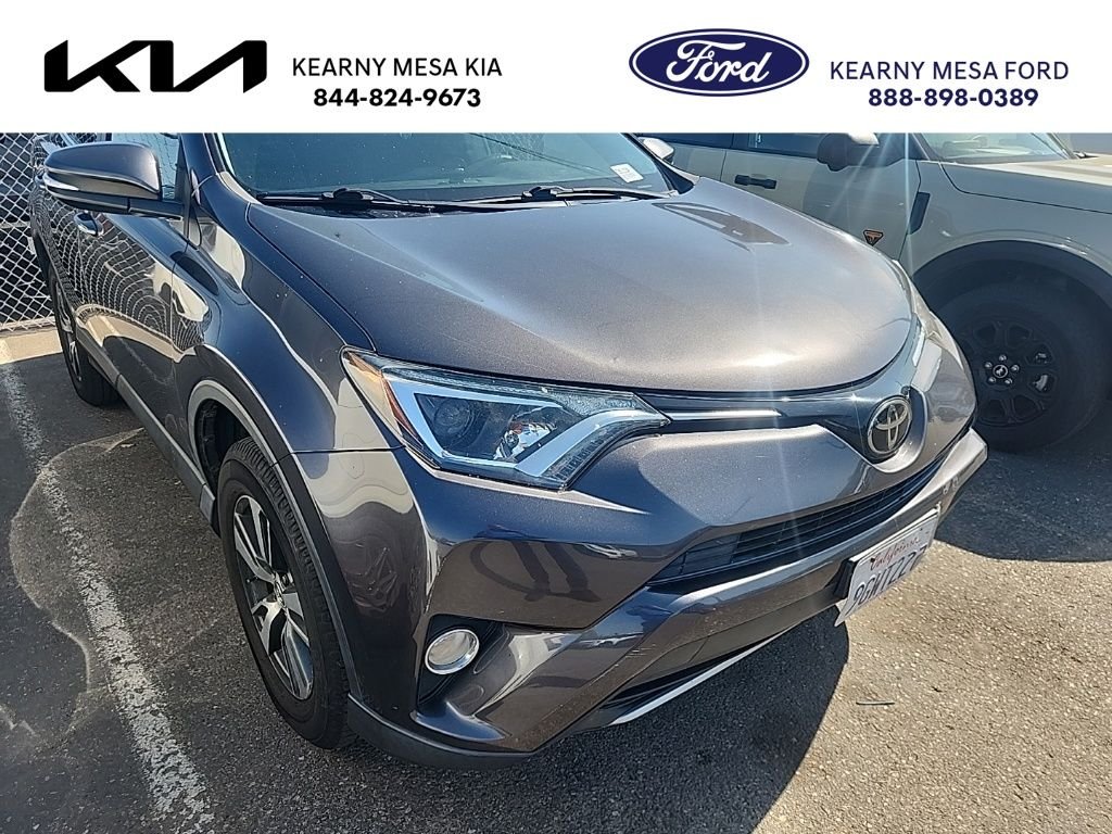 2017 Toyota RAV4 XLE's photo