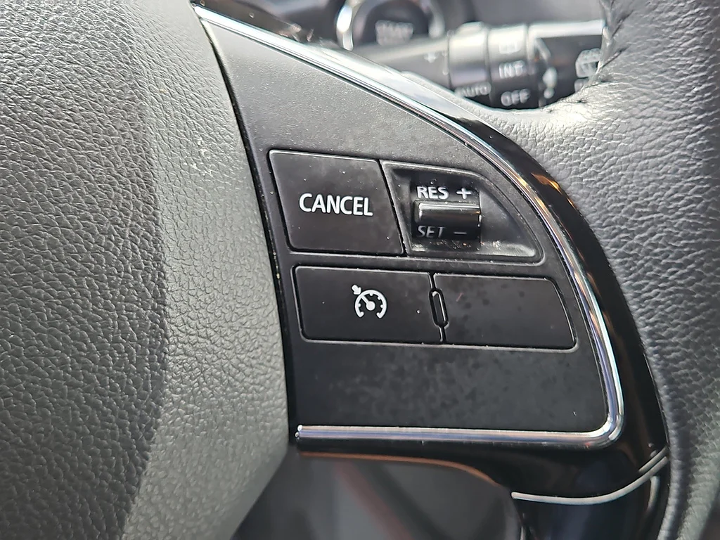 Used 2026 Octane Blue Metallic Mitsubishi SE image 23
