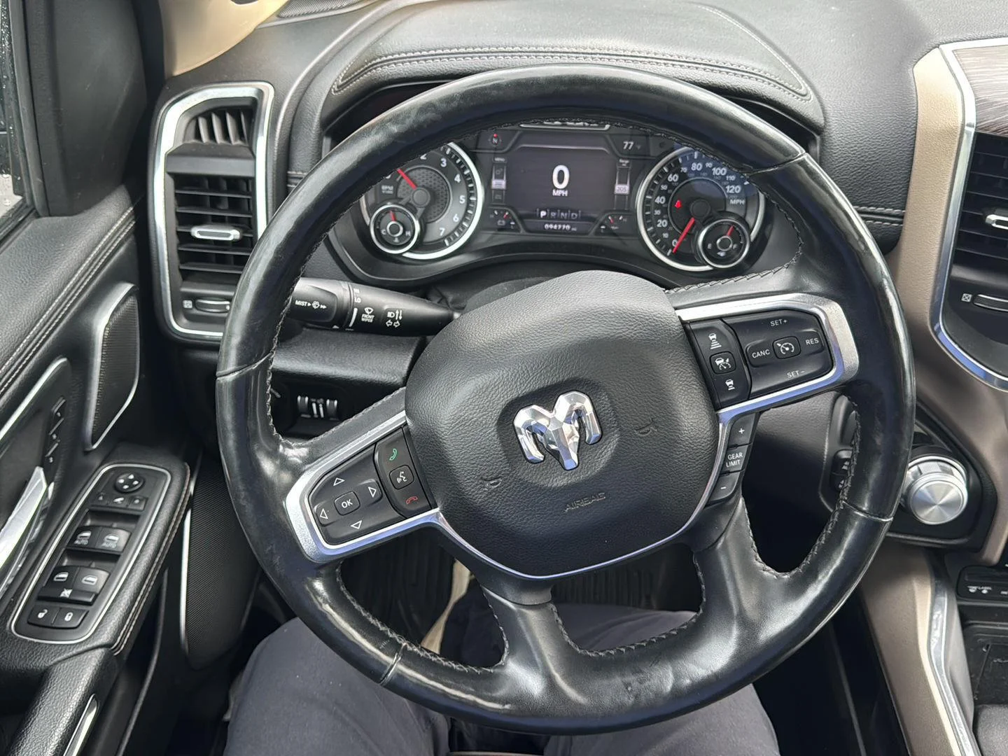 Used 2019 Diamond Black Crystal Pearlcoat Ram Laramie image 11