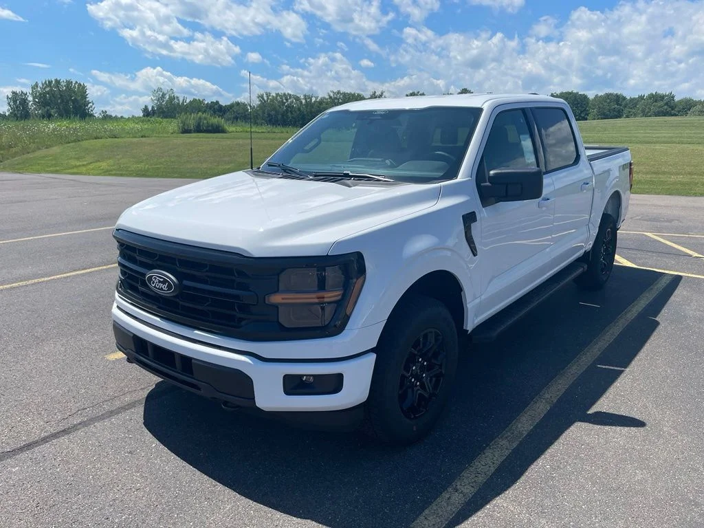 Used 2026 Oxford White Ford XLT image 1