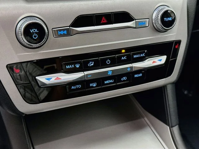 Used 2024 Silver Metallic Ford XLT image 16