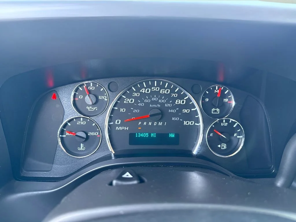 Used 2025 Summit White Chevrolet 1LS image 9