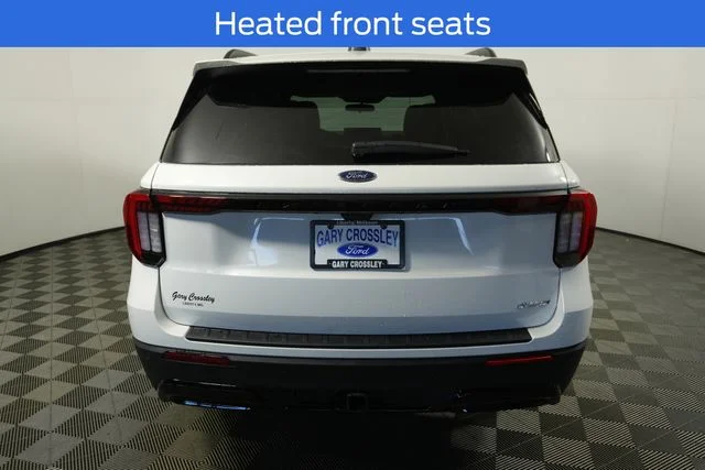 New 2026 Star White Metallic Tri-Coat Ford ST-Line image 15