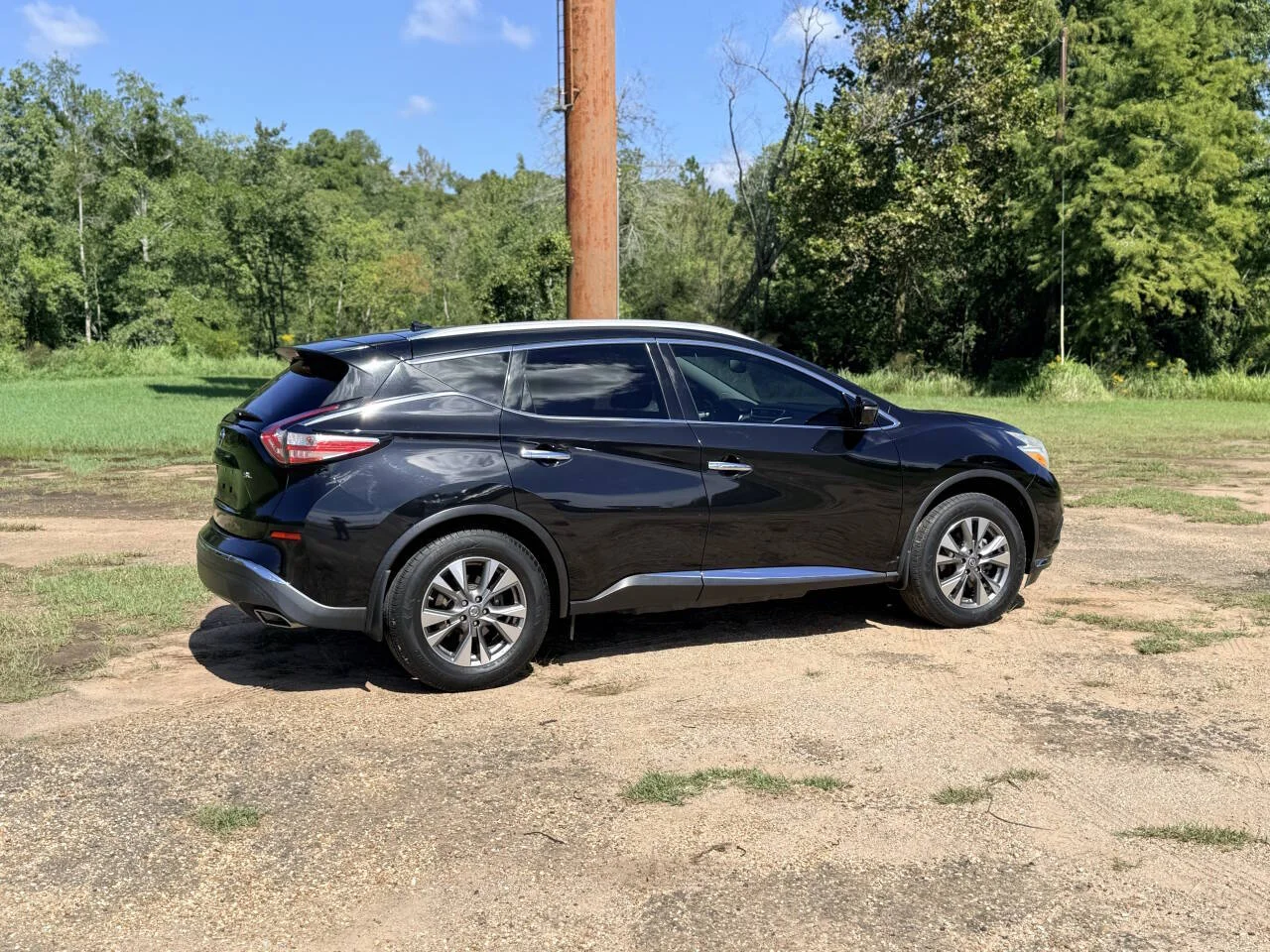 Used 2016 Black Nissan SL 4dr SUV image 6