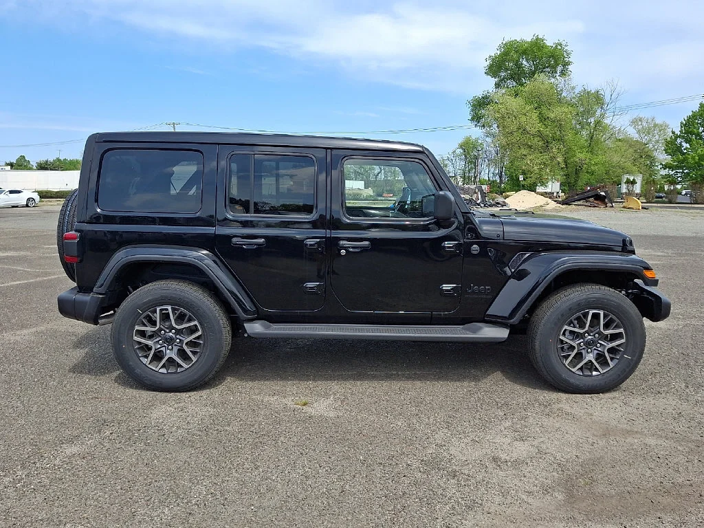 New 2026 Black Clear-Coat Exterior Paint Jeep Sahara image 9