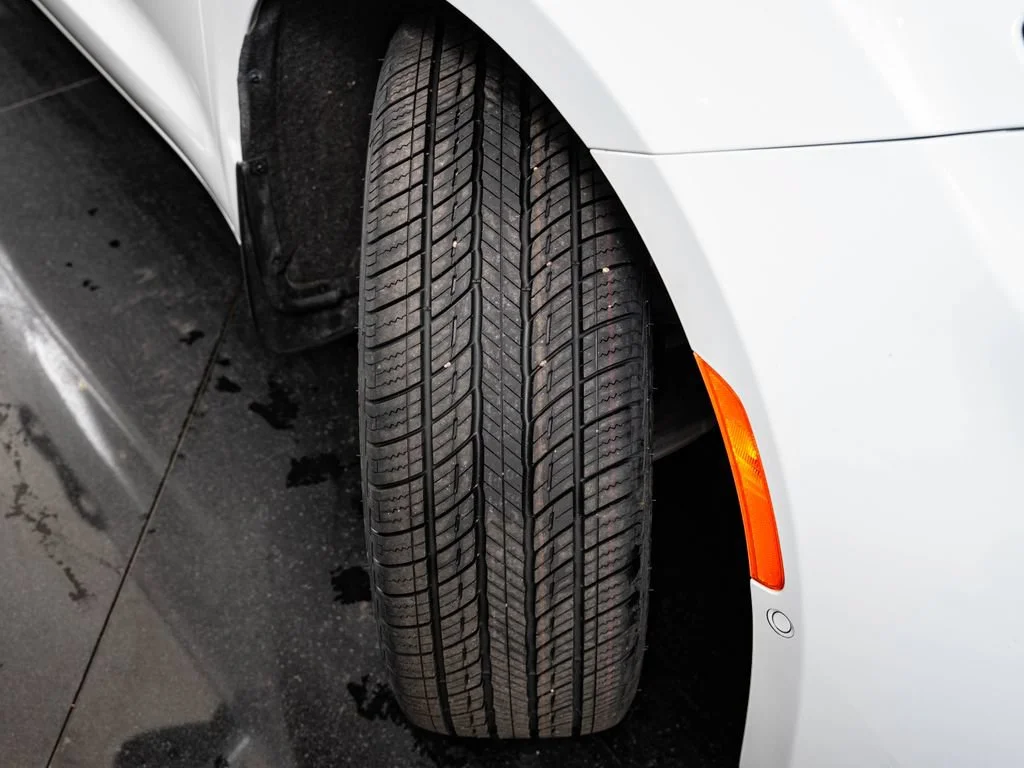Used 2022 Bright White Clearcoat Chrysler Limited image 52