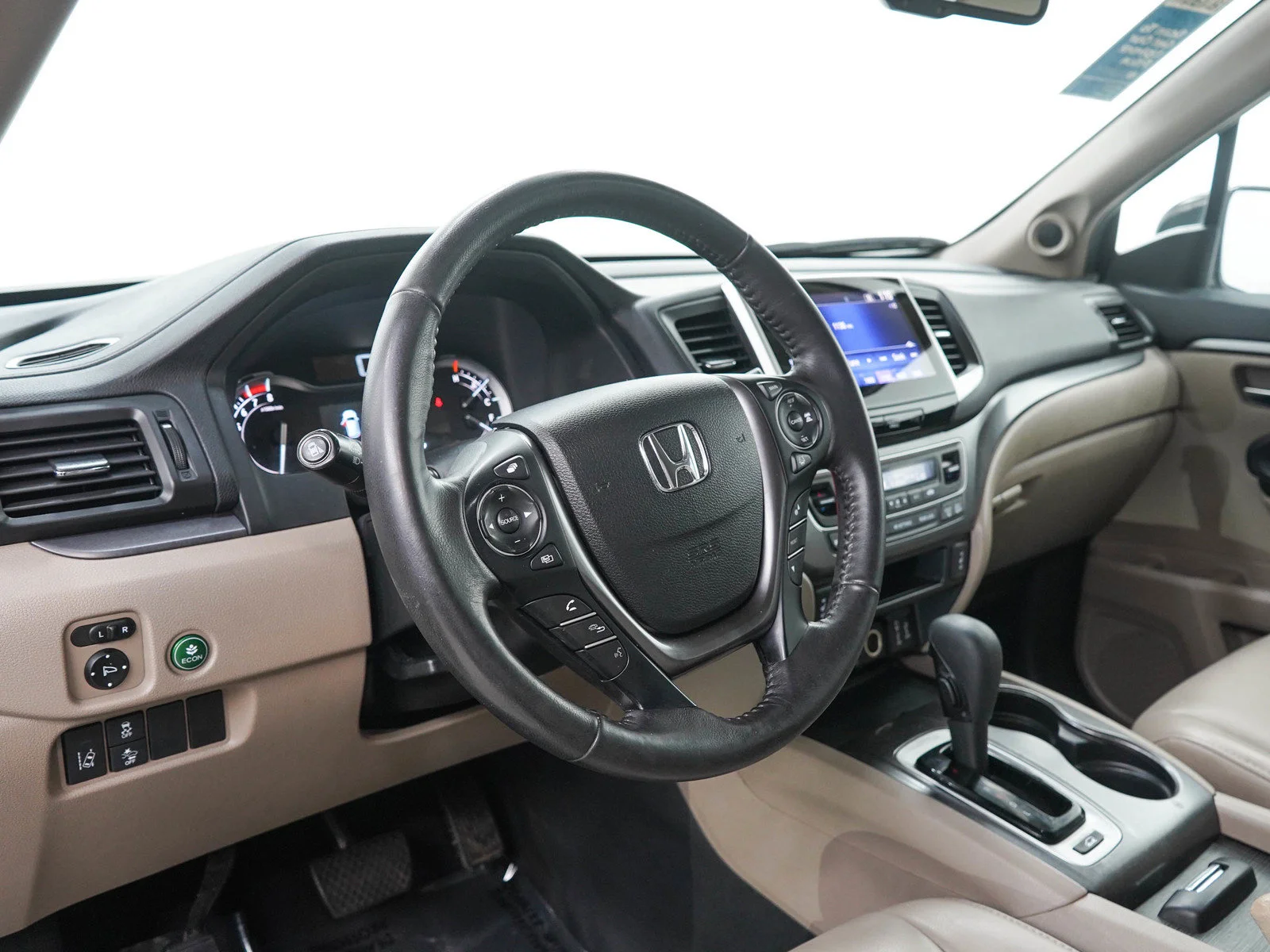 Used 2018 White Diamond Pearl Honda exl image 25