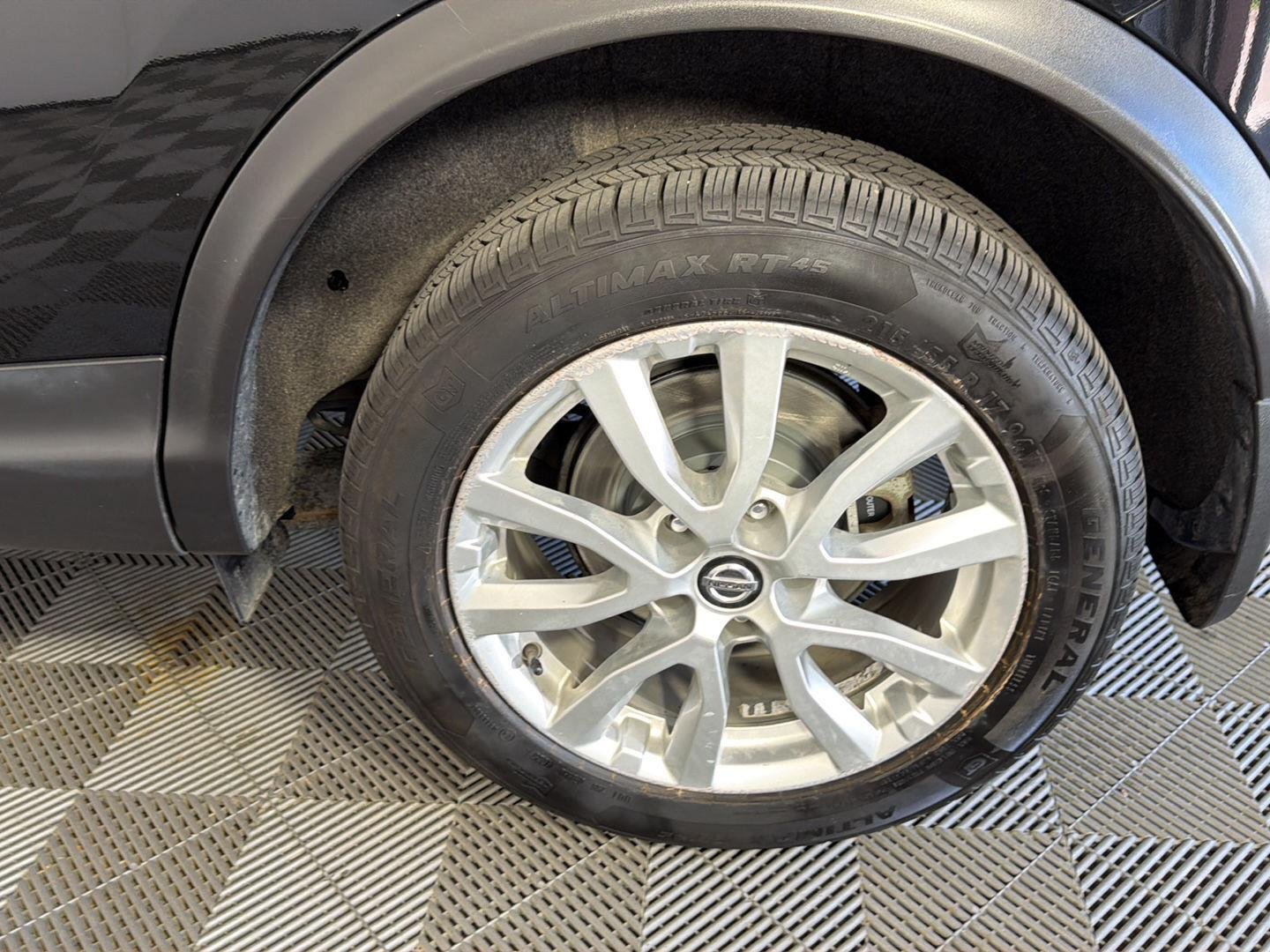 Used 2022 Magnetic Black Pearl Nissan SV image 15