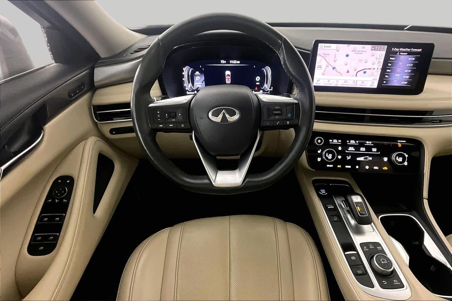Used 2023 Majestic White INFINITI LUXE image 6