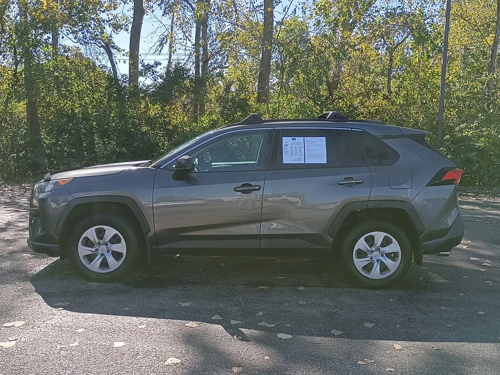Used 2020 Magnetic Gray Metallic Toyota LE image 6