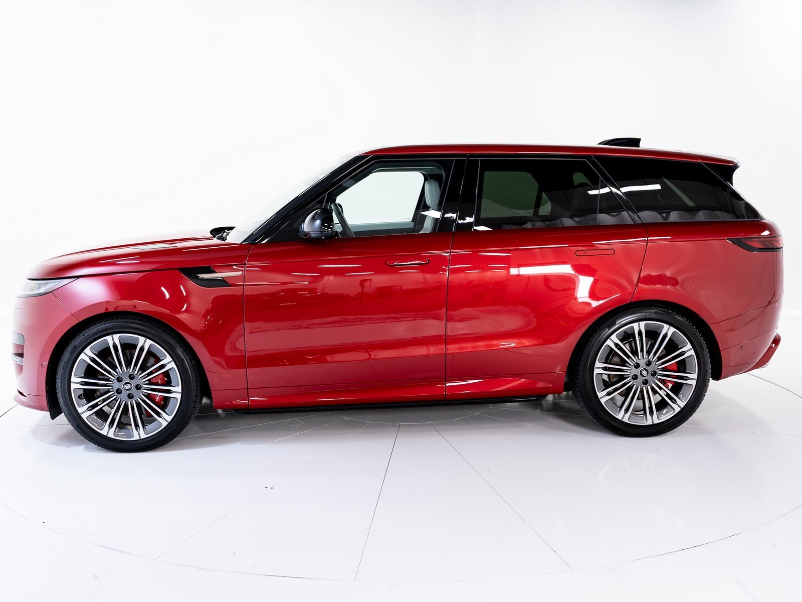 2025 Land Rover Range Rover Sport SE photo 2