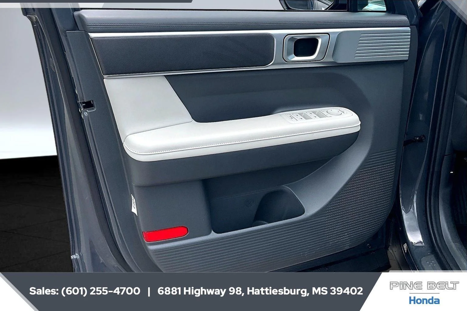 Used 2025 Ecotronic Gray Hyundai SEL image 17