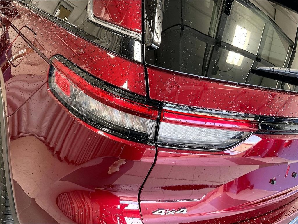 Used 2023 Red Jeep Laredo image 33