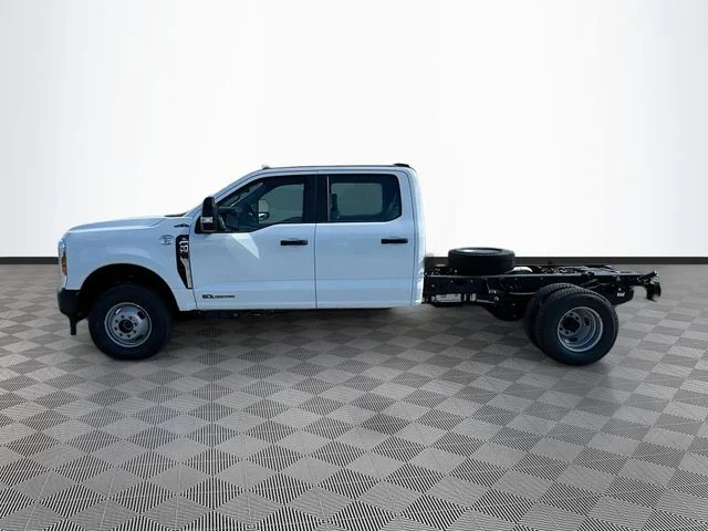 New 2026 Oxford White Ford XL image 3