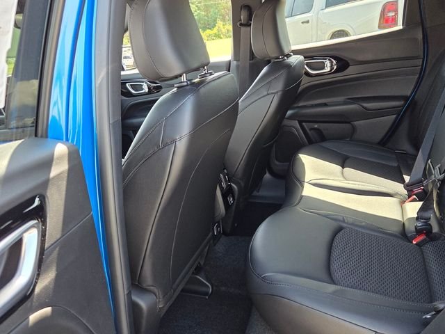New 2026 Hydro Blue Pearl-Coat Exterior Paint Jeep Latitude image 8