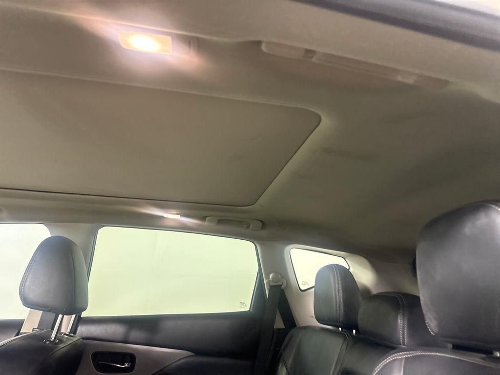 Used 2020 White Nissan SL image 27