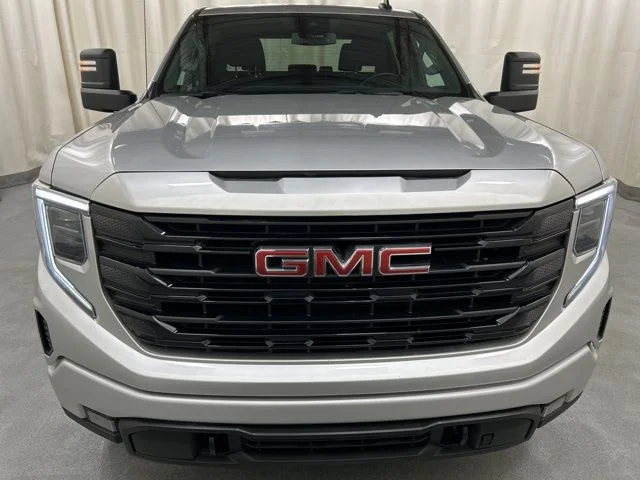 Used 2022 Silver GMC Elevation image 31