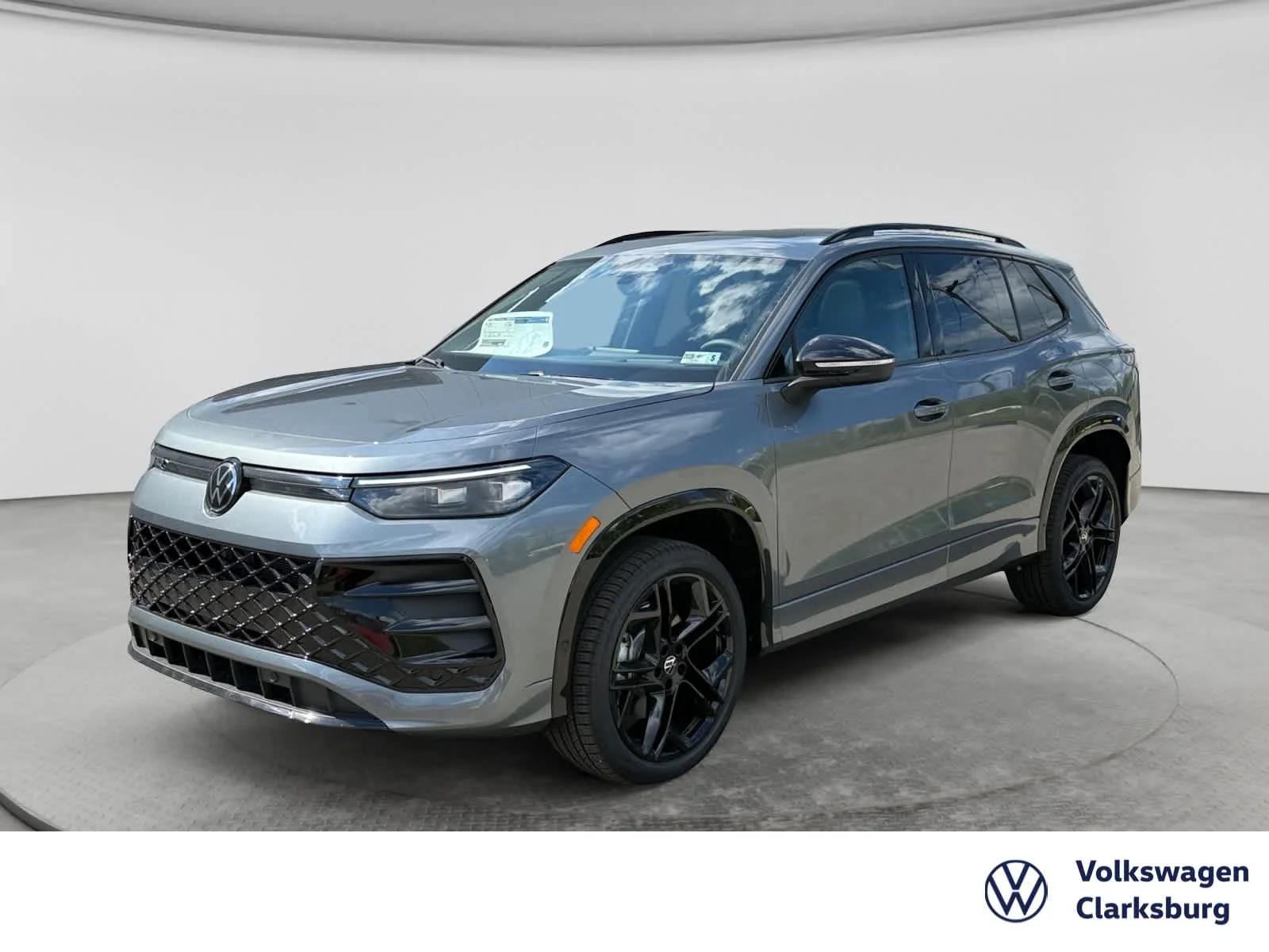 2026 Volkswagen Tiguan 2.0T SE R-Line Black 4Motion's photo