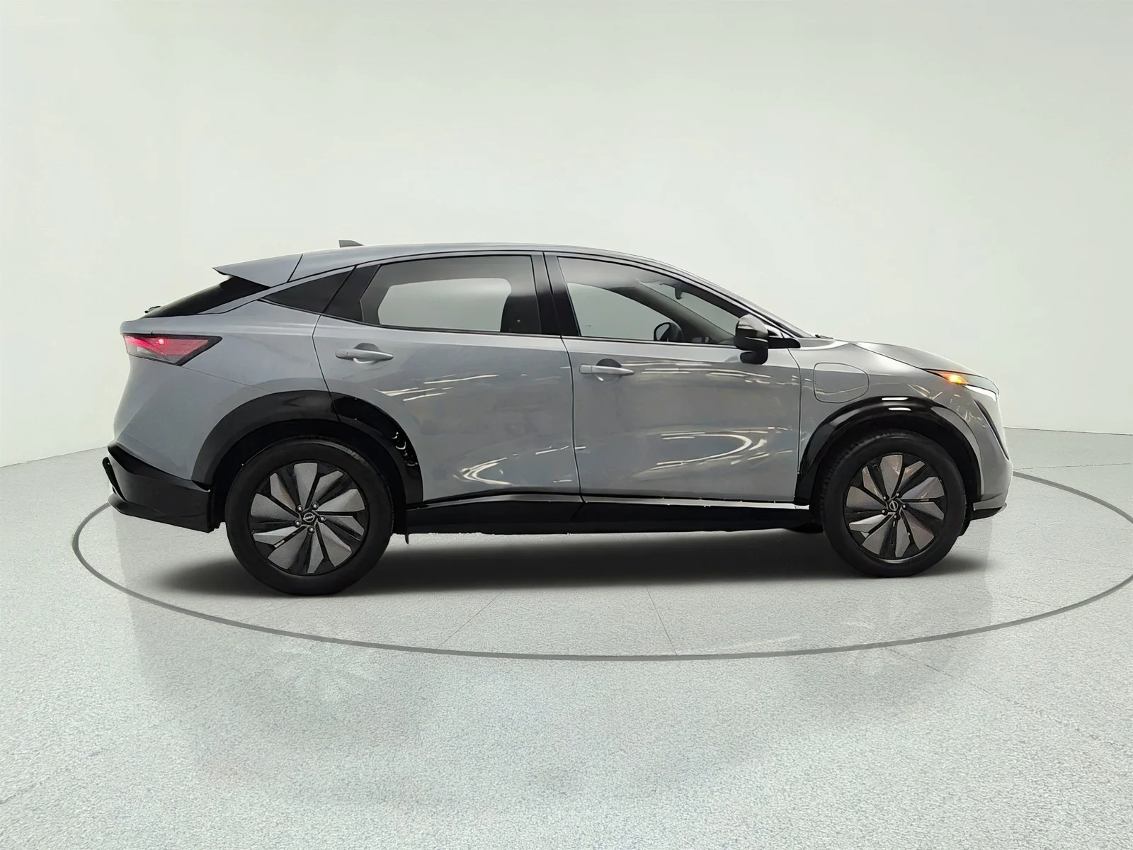Used 2024 Boulder Gray Pearl/Black Diamond Pearl Nissan ENGAGE+ image 4