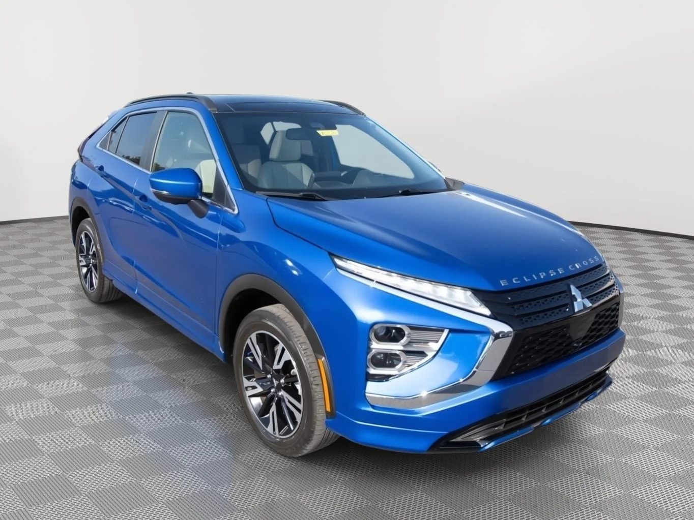 Used 2024 Lightning Blue Metallic Mitsubishi SEL image 3