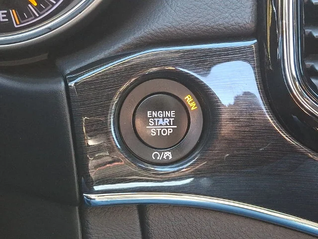 Used 2019 Red Jeep Trailhawk image 25