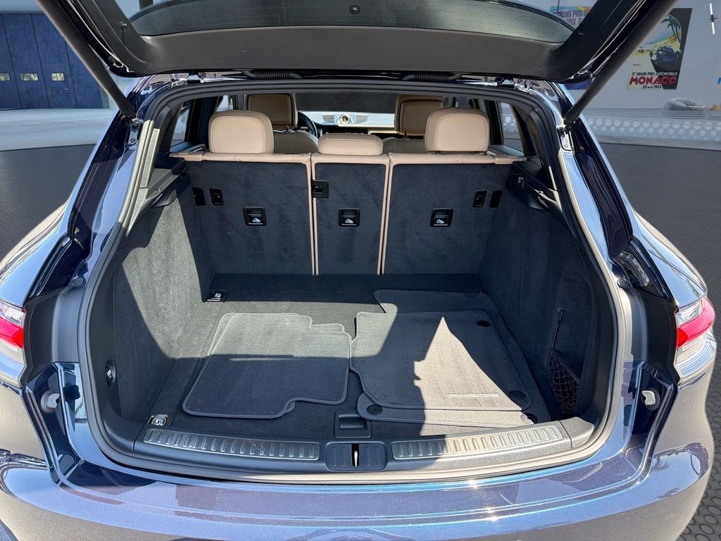 Used 2021  Porsche Base image 21