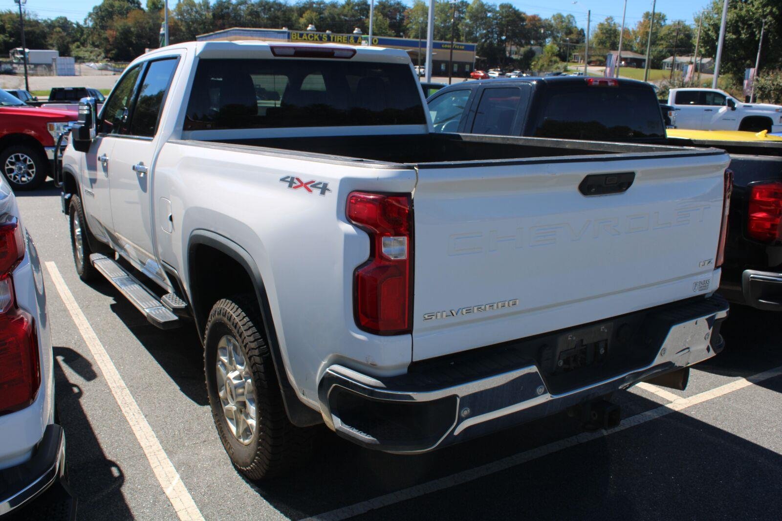 Used 2022 Summit White Chevrolet LTZ image 8