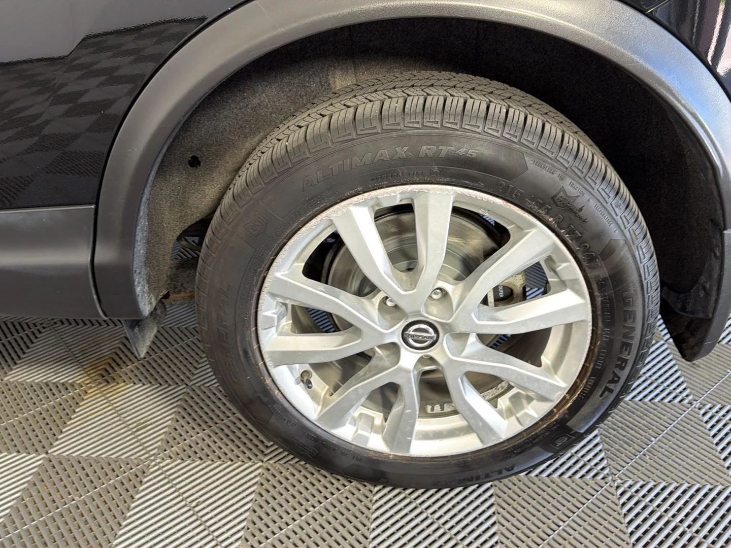 Used 2022 Magnetic Black Pearl Nissan SV image 15