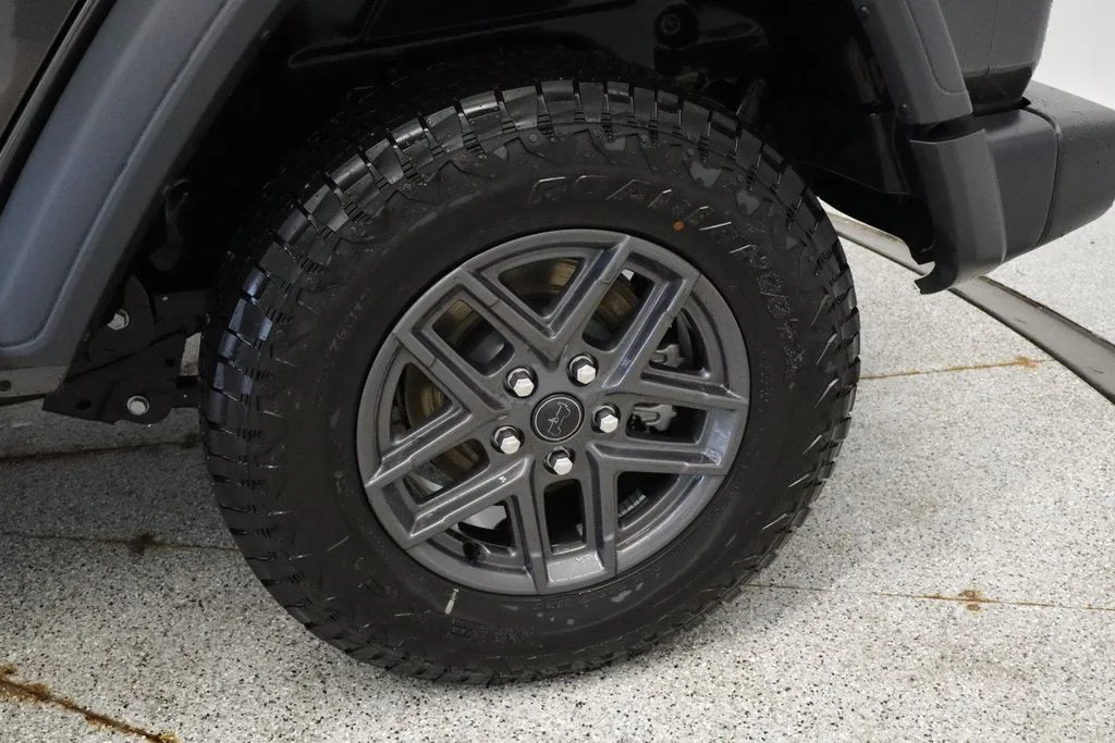 New 2026 Granite Crystal Metallic Clearcoat Jeep Sport S image 14