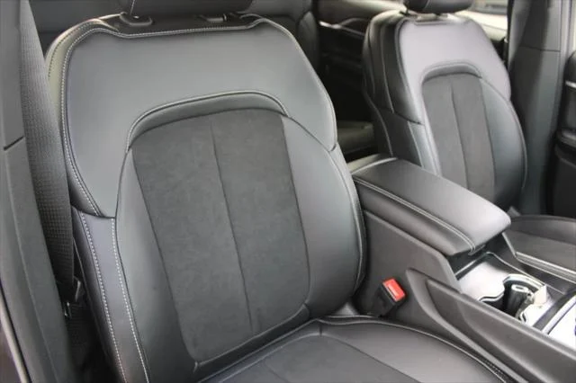 New 2026 Baltic Gray Metallic Clear-Coat Exterior Paint Jeep Laredo image 15