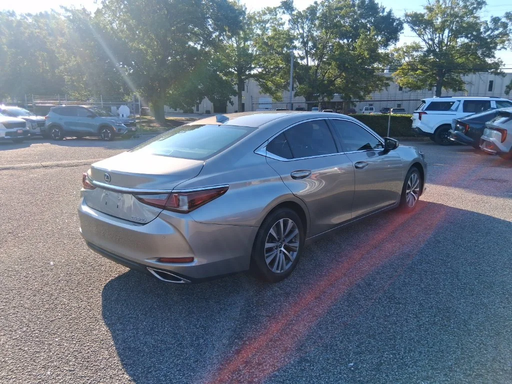 Used 2021 Silver Lexus 350 image 5