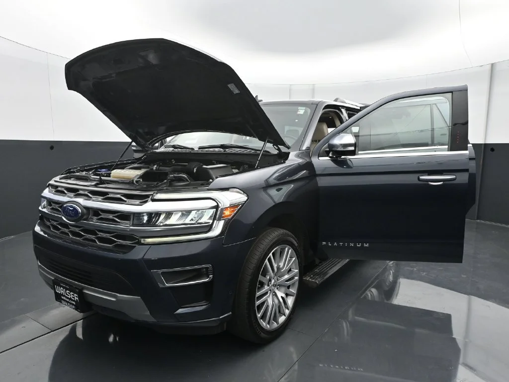 Used 2024  Ford Platinum image 31