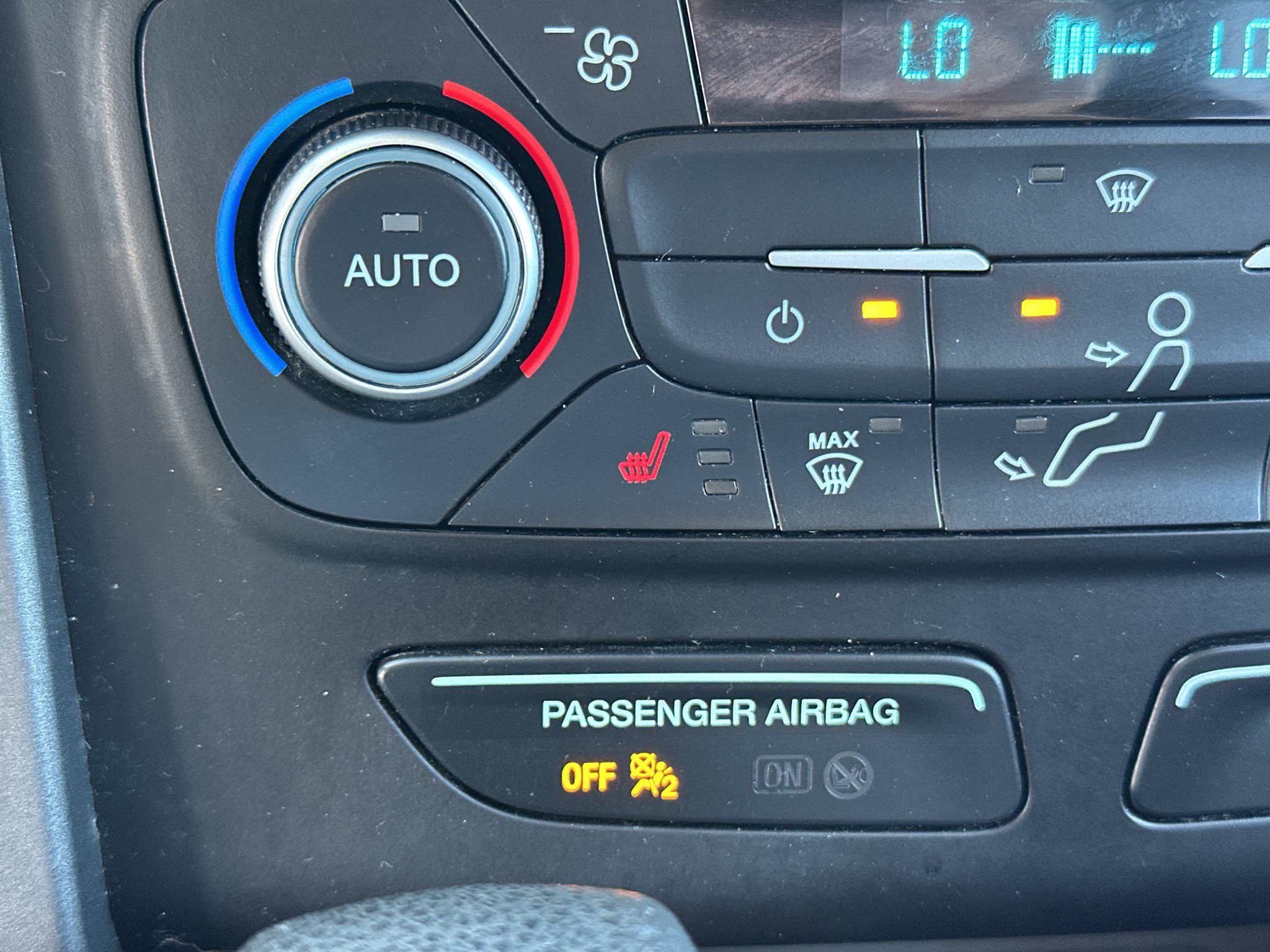 Used 2019 Lightning Blue Metallic Ford SE image 24