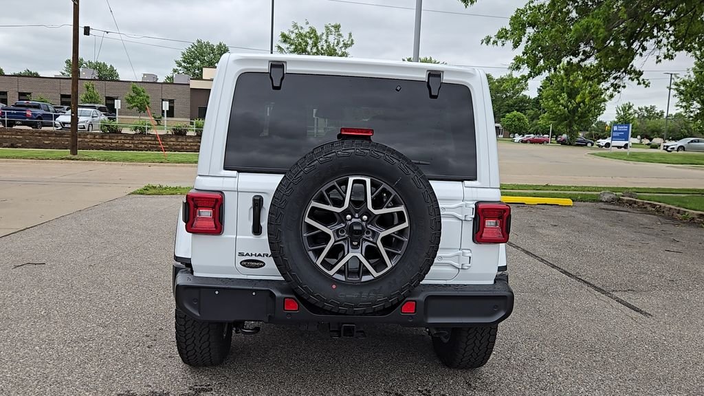 New 2026 Bright White Clear-Coat Exterior Paint Jeep Sahara image 32