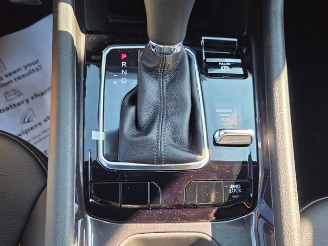 New 2026 Diamond Black Crystal Pearlcoat Jeep Latitude image 20