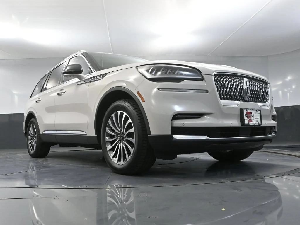 Used 2023 White Lincoln Reserve image 51