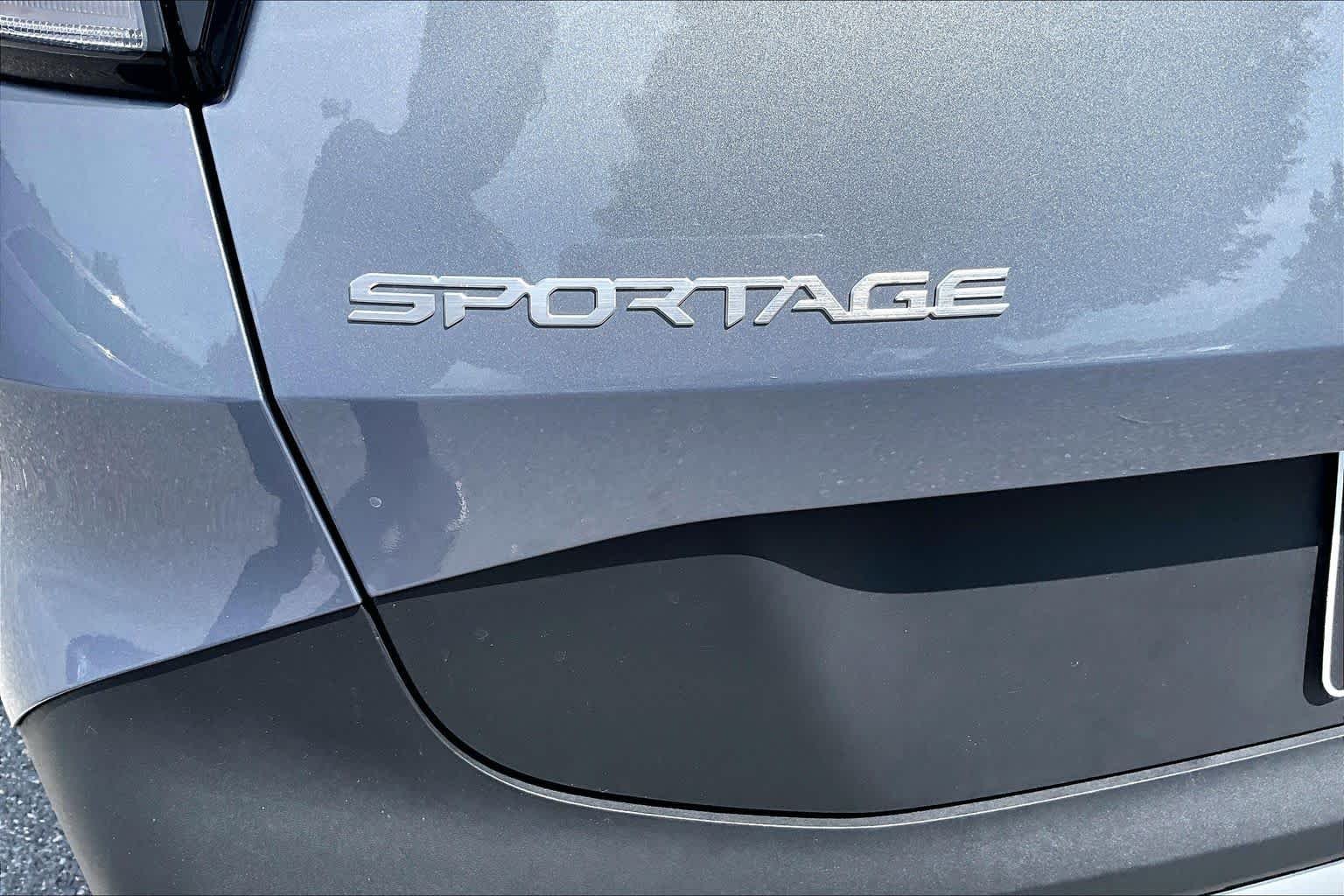 Used 2025 Everlasting Silver Kia LX image 30