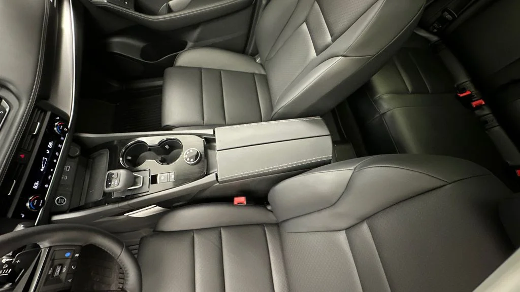 Used 2023 White Nissan SV image 16