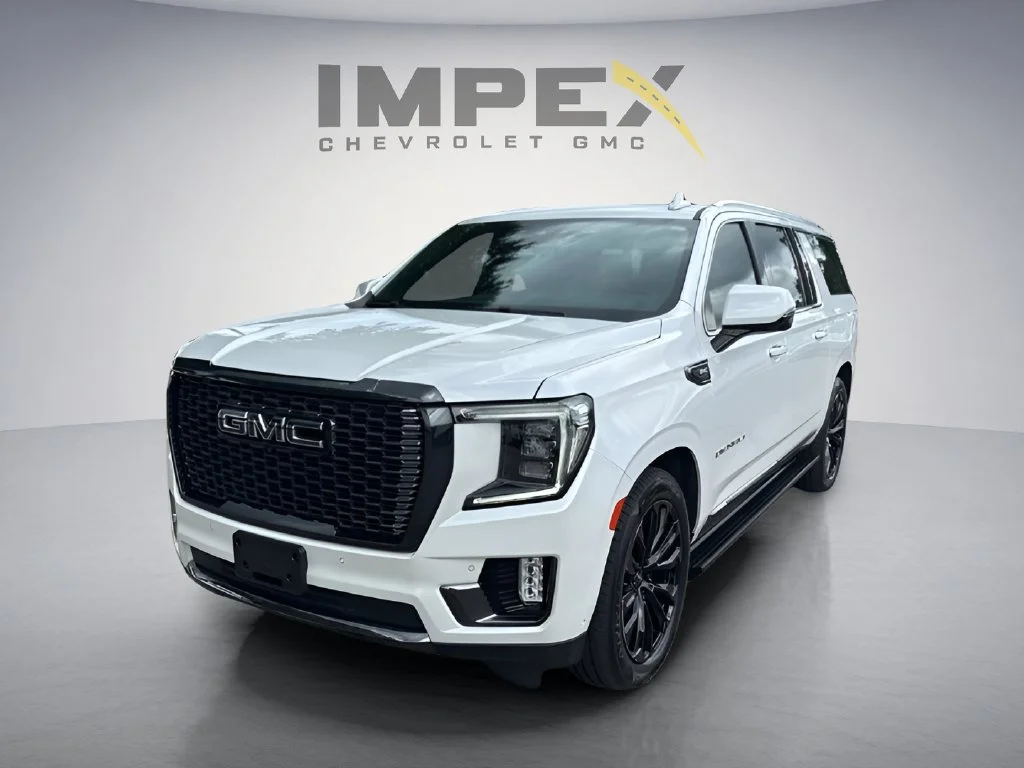Used 2023 White Frost Tricoat GMC Denali Ultimate image 1