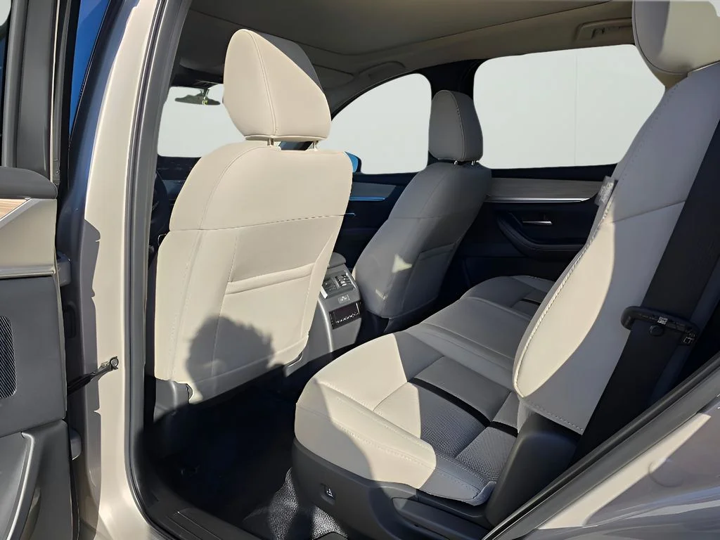 Used 2025 Platinum Quartz Mazda Premium Sport image 15