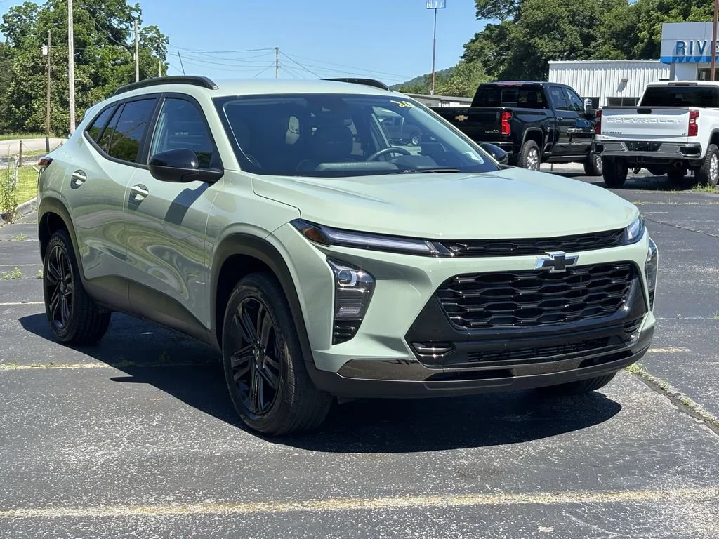 Used 2025 Cacti Green Chevrolet ACTIV image 4