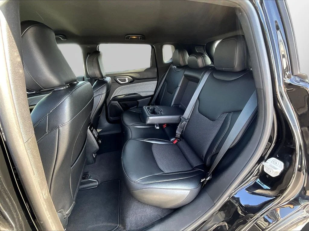 Used 2024 Black Jeep Latitude image 22