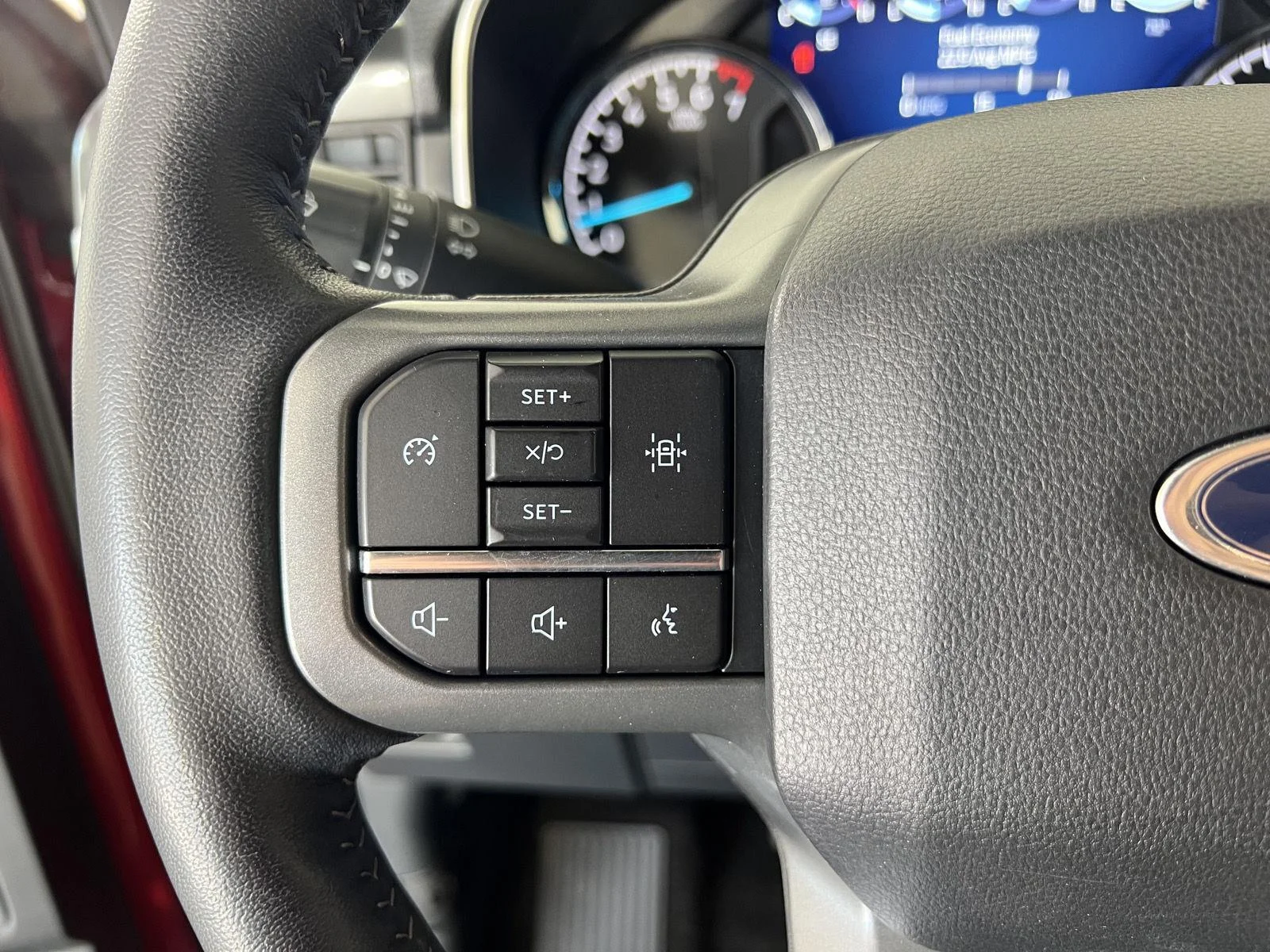 Used 2022  Ford XL image 8