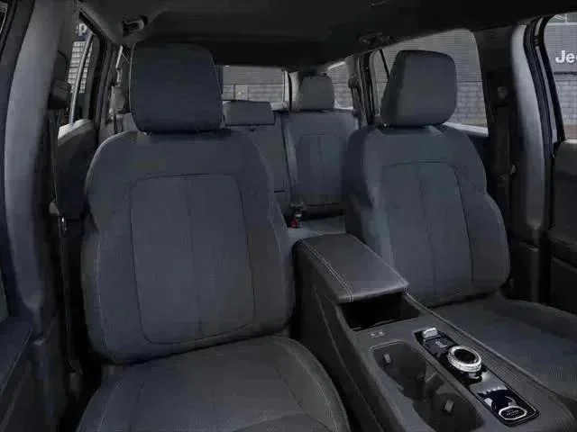 New 2026 Diamond Black Crystal Pearl-Coat Exterior Paint Jeep Laredo image 9