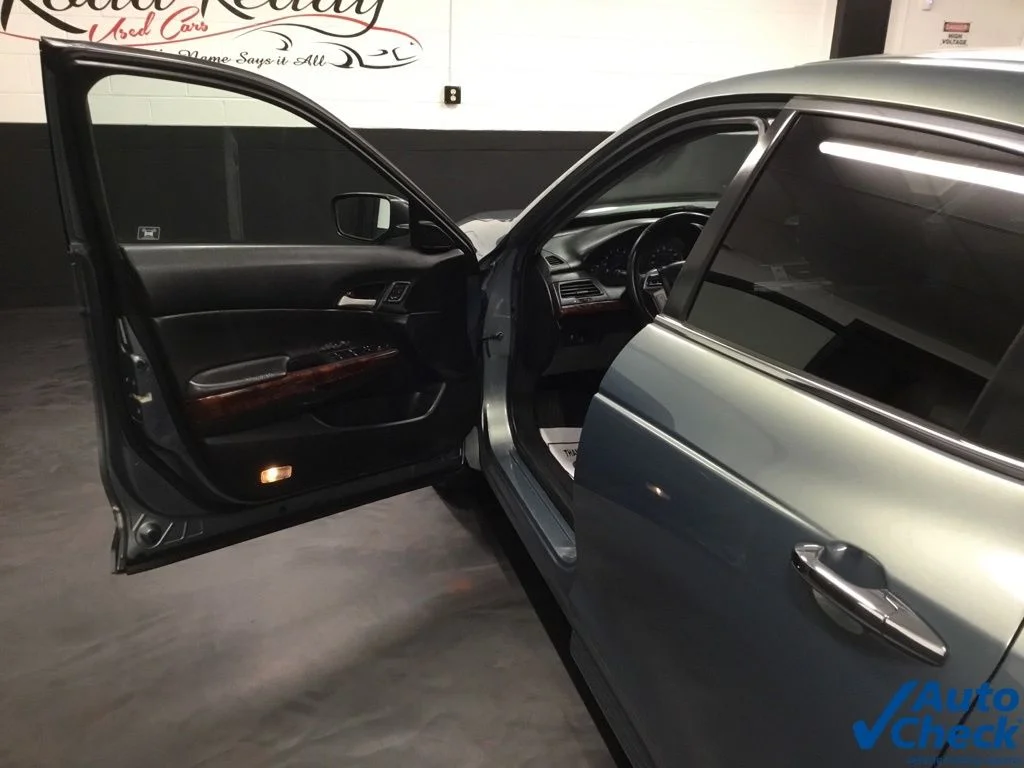 Used 2011 Green Honda EX-L image 19
